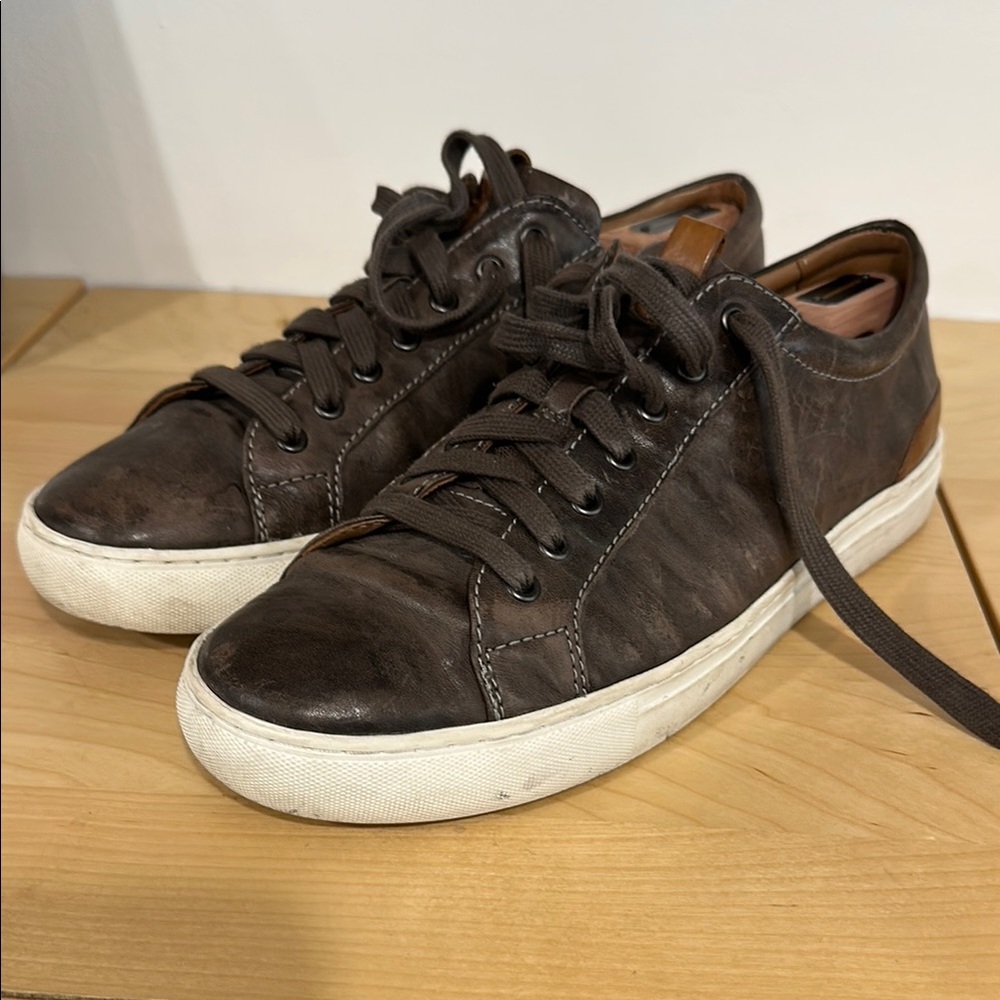 Johnston & Murphy Sheepskin Brown and White Sneakers Sleek Casual Design